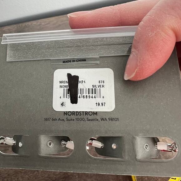 🍭6/$30 New Nordstrom Small Metallic Simple Silver Hoop Earring Set - Picture 5 of 5